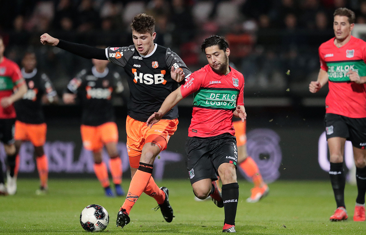 控卫在他的 控卫在他的