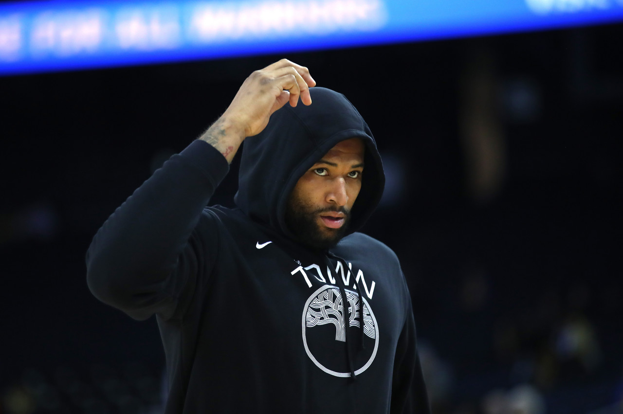 篮球湖人球员场上表现赢得媒体好评