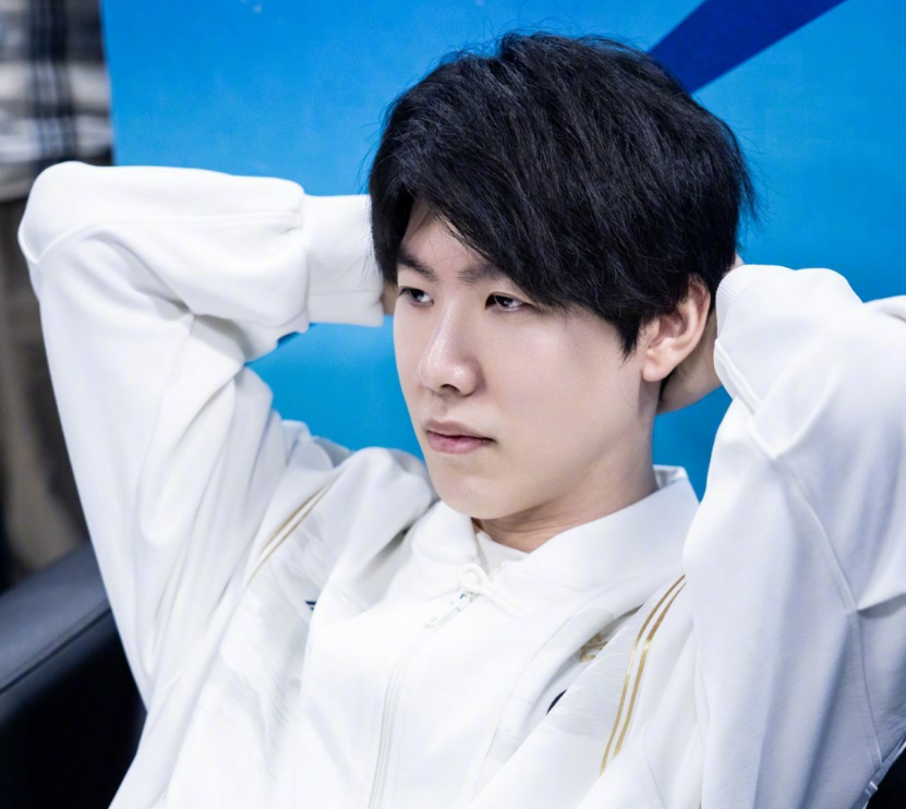 凭借果断提 凭借果断提